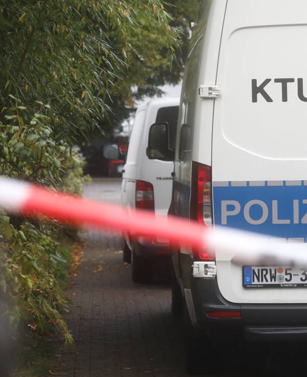 Mord im Nobelviertel in Hahnwald. Die Polizei ermittelt