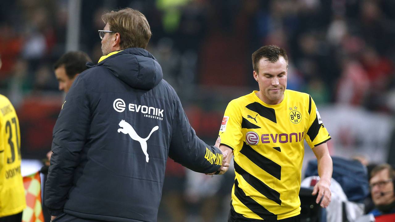 Jürgen Klopp und Kevin Großkreutz schlagen bei einem Wechsel ein.