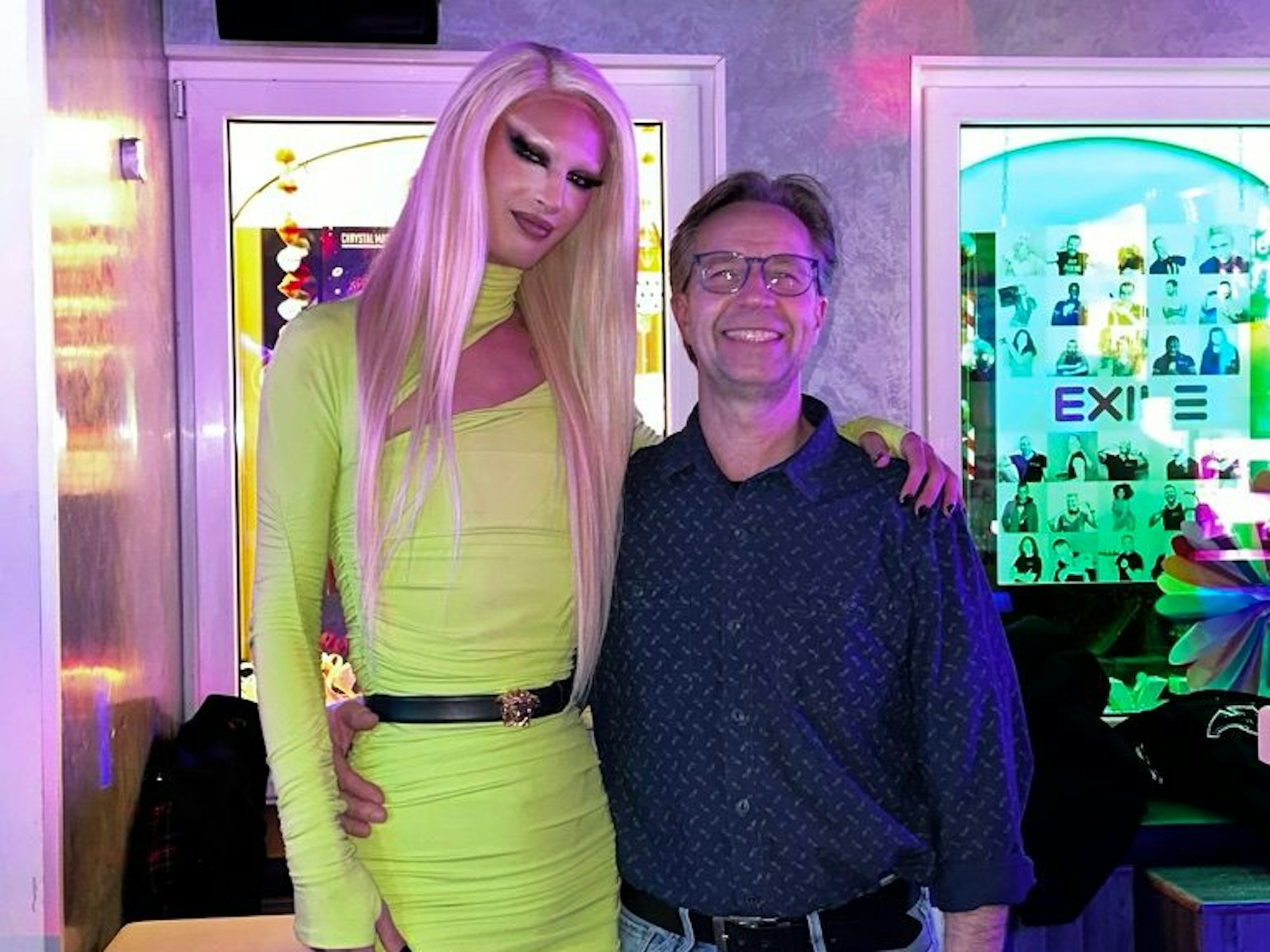 „The Only Naomy“ und ihr Vater 2024 im „Exile“ in Köln. Die Dragqueen erzählt: „Immer, wenn ich eigene Shows habe, kommt er.”