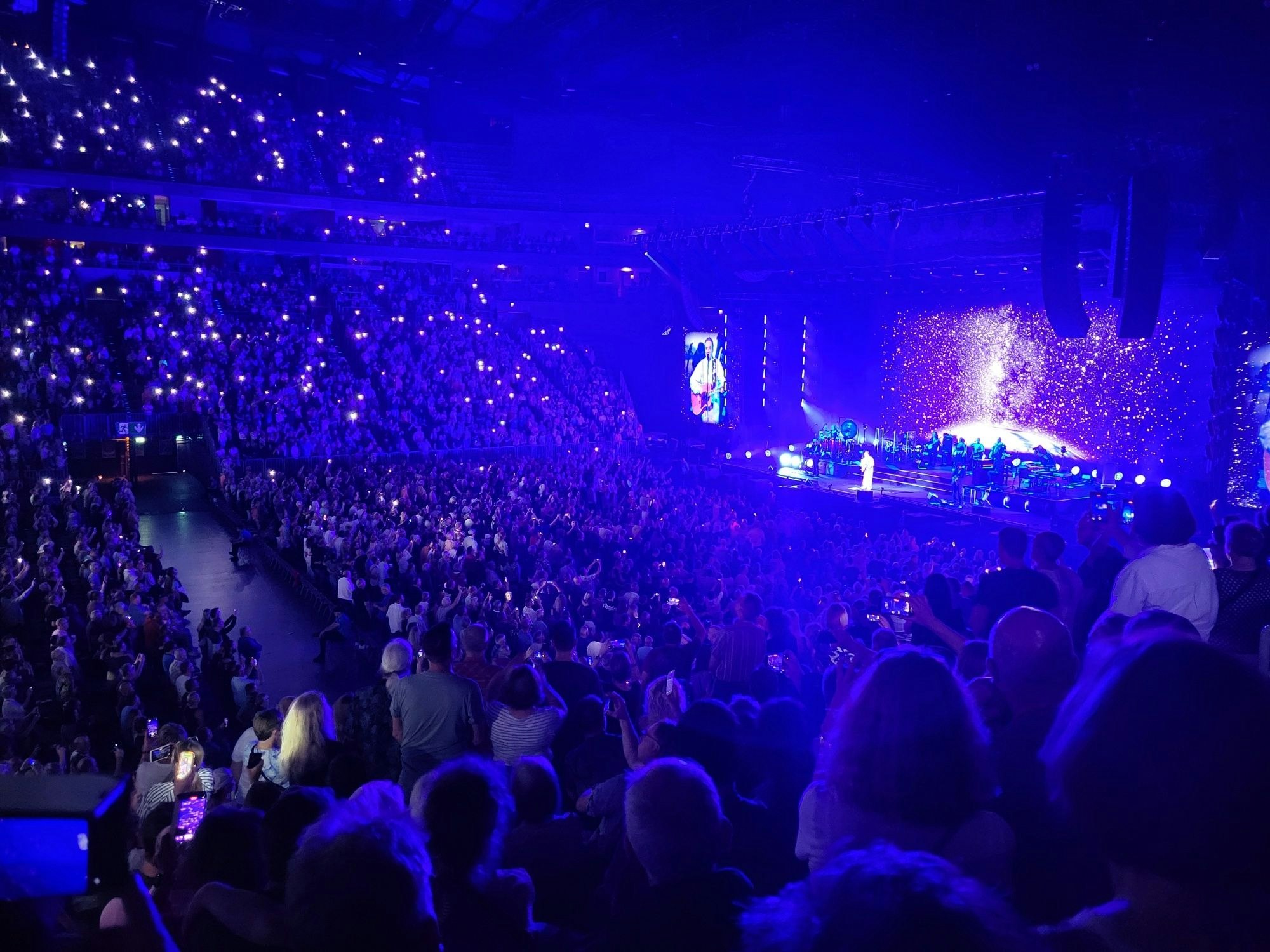 Foto von den Rängen der Kölner Lanxess-Arena während des Konzerts von Westernhagen.