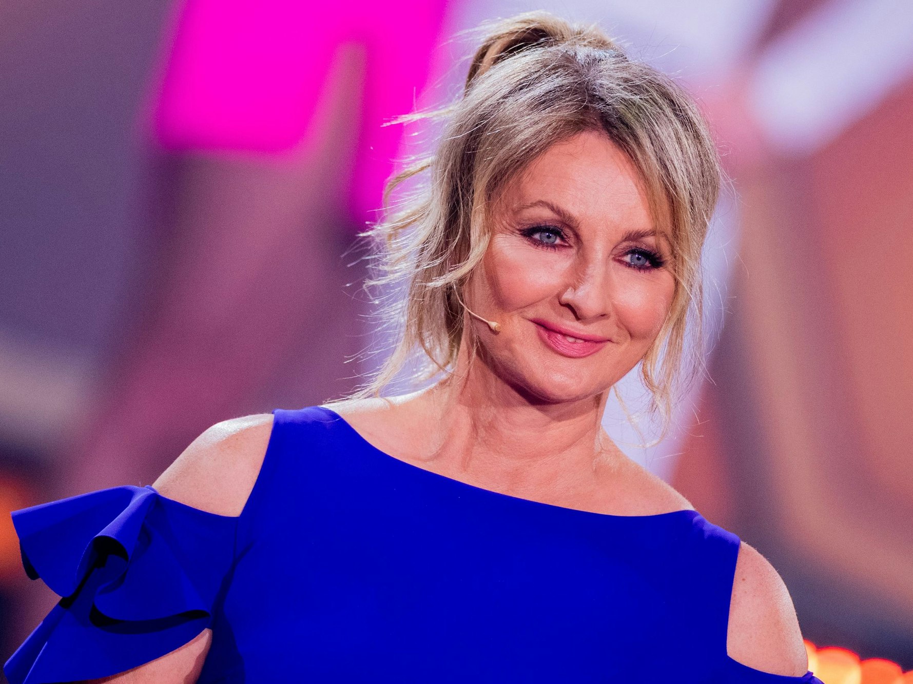 Frauke Ludowig, Moderatorin, steht in der RTL-Tanzshow "Let's Dance" im Coloneum auf dem Parkett.