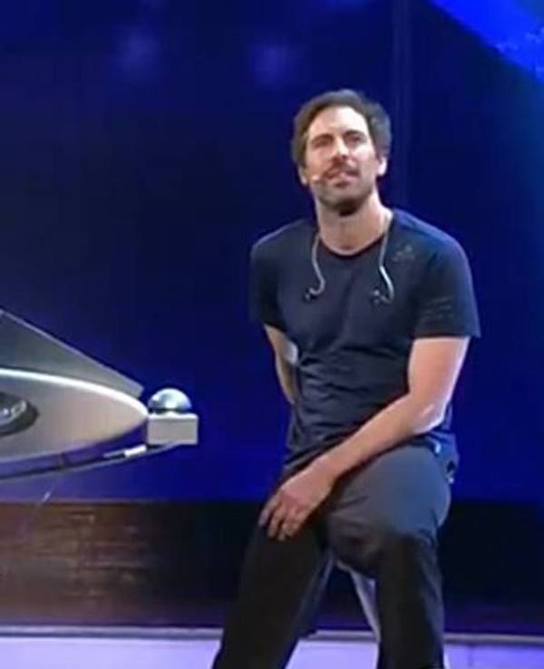 Bei „Schlag den Star“ traten am Samstagabend (12. Oktober 2024) Max Giesinger und Daniel Donskoy zum Duell an. In der Mitte: Moderator Matthias Opdenhövel