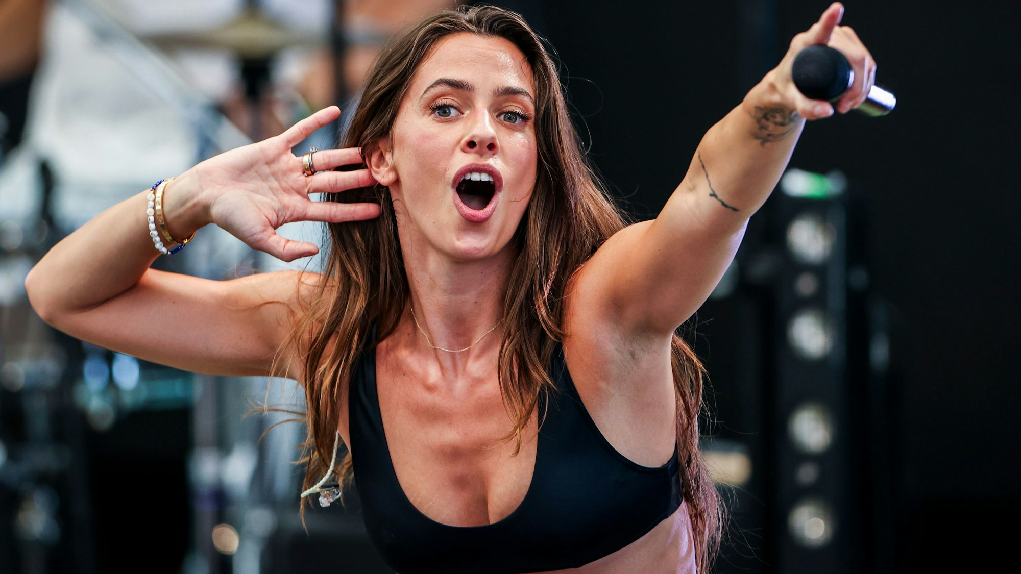 Schlagersängerin Vanessa Mai: Sie war jetzt in geheimer Mission in einem Kölner Supermarkt unterwegs. Das Foto wurde im Oktober 2024 aufgenommen.