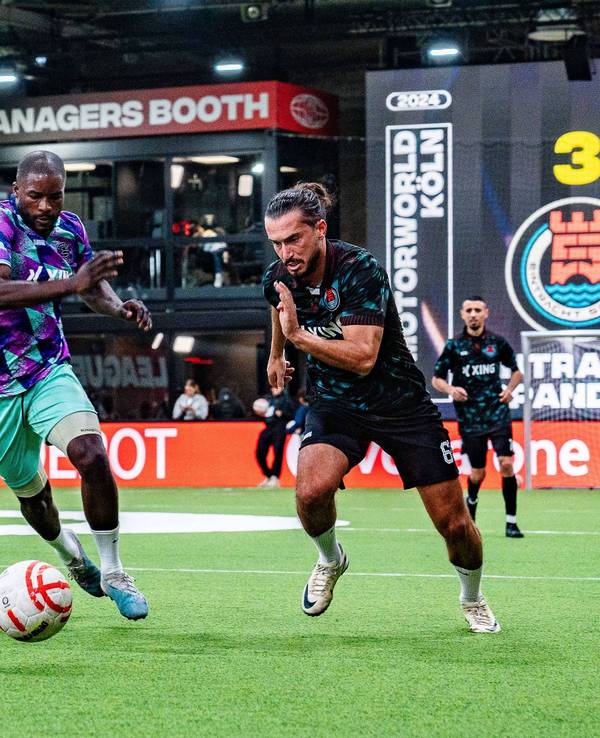 Spielszene aus Partie Eintracht Spandau gegen Streets United in der Baller League in Köln.