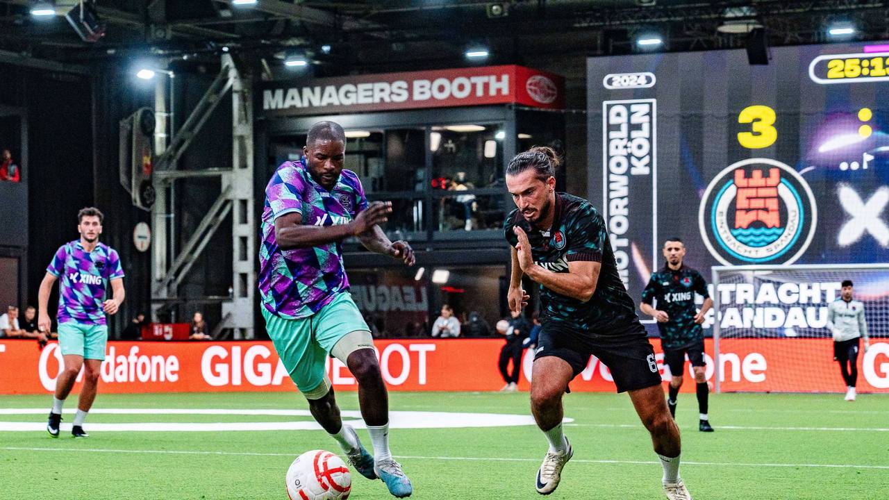 Spielszene aus Partie Eintracht Spandau gegen Streets United in der Baller League in Köln.
