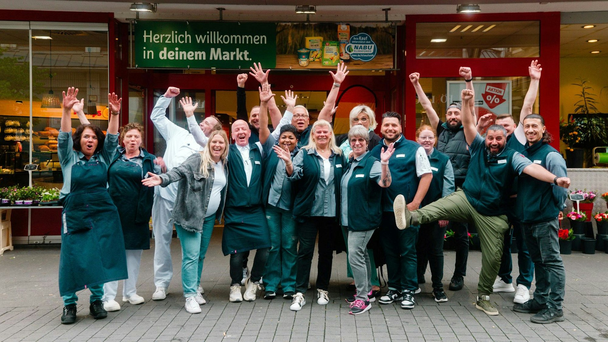 Mitten in Köln, zwischen Eigelstein-Viertel und Hauptbahnhof, gleich hinter dem Dom liegt er: Der Kölner Kult-Supermarkt.