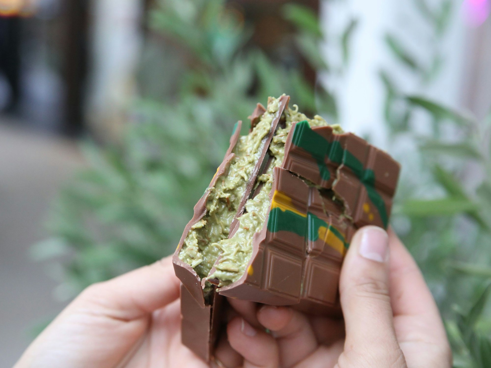 Eine gebrochene Tafel der von „Kikis Kitchen“ produzierten „Dubai-Schokolade“.