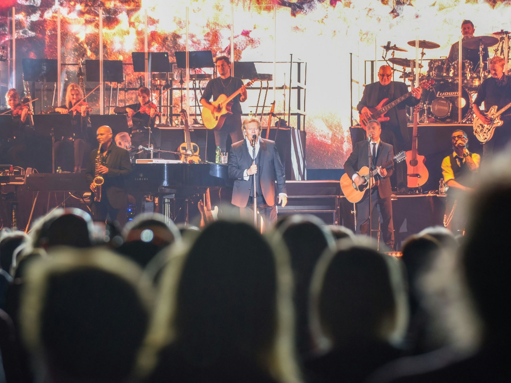 Howard Carpendale auf der Bühne bei seinem Konzert in der Lanxess-Arena.