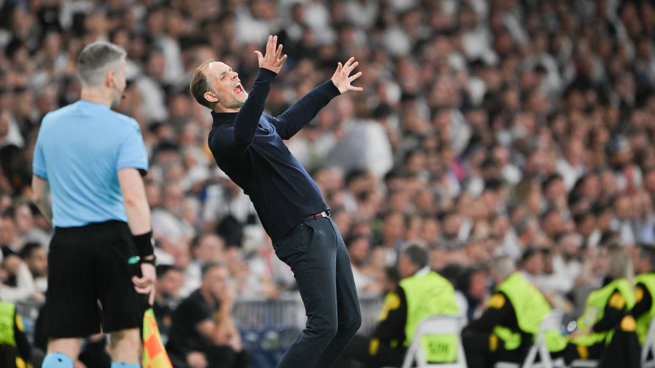 Thomas Tuchel schimpft an der Seitenlinie.