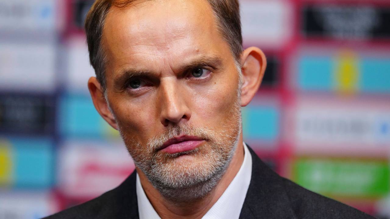Thomas Tuchel guckt