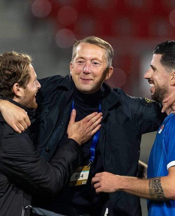 Konrad Fünfstück jubelt über einen Testspiel-Sieg mit Liechtenstein.
