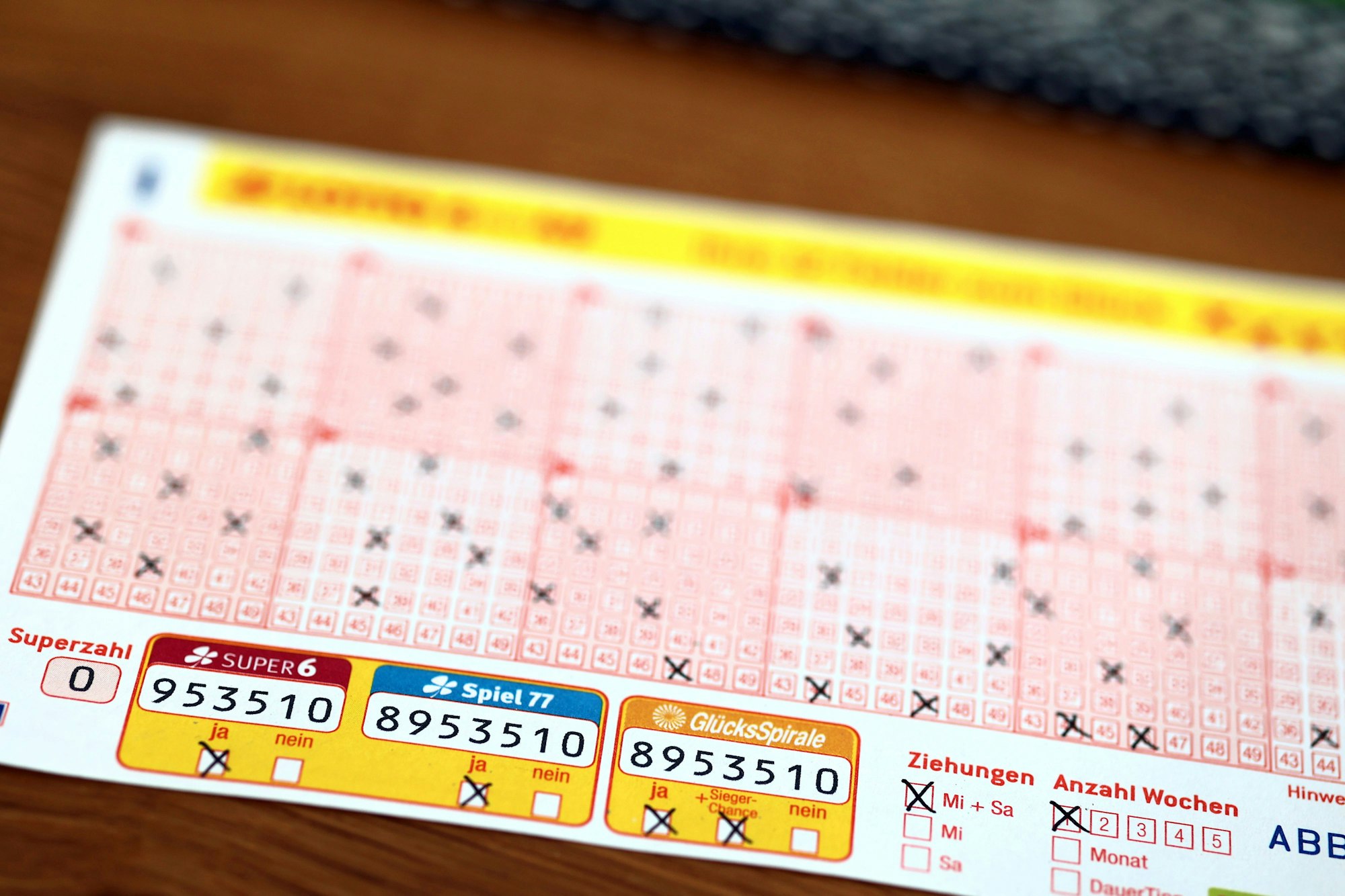 Die Zusatzlotterie Spiel 77 brachte einem Tipper aus dem Raum Bottrop am Mittwoch (16. Oktober) mächtig Glück. Er hatte die siebenstellige Gewinnzahl auf seinem Spielschein und gewinnt rund 1,4 Millionen Euro.