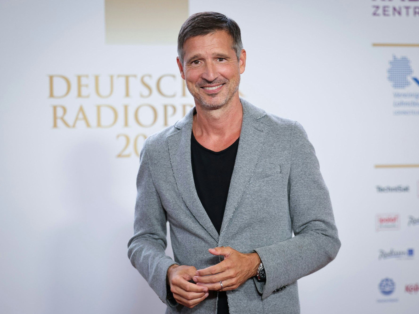 Andreas Türck, Journalist und Moderator, hier 2023 auf dem Roten Teppich zum 14. Deutschen Radiopreis in die Neue Flora.