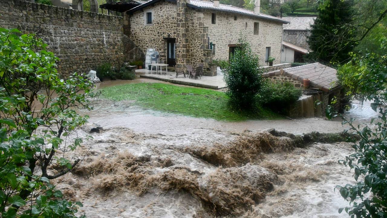 Am 17. Oktober 2024 kommt es im Dorf Pelussin im Département Loire in Frankreich zu Überschwemmungen.