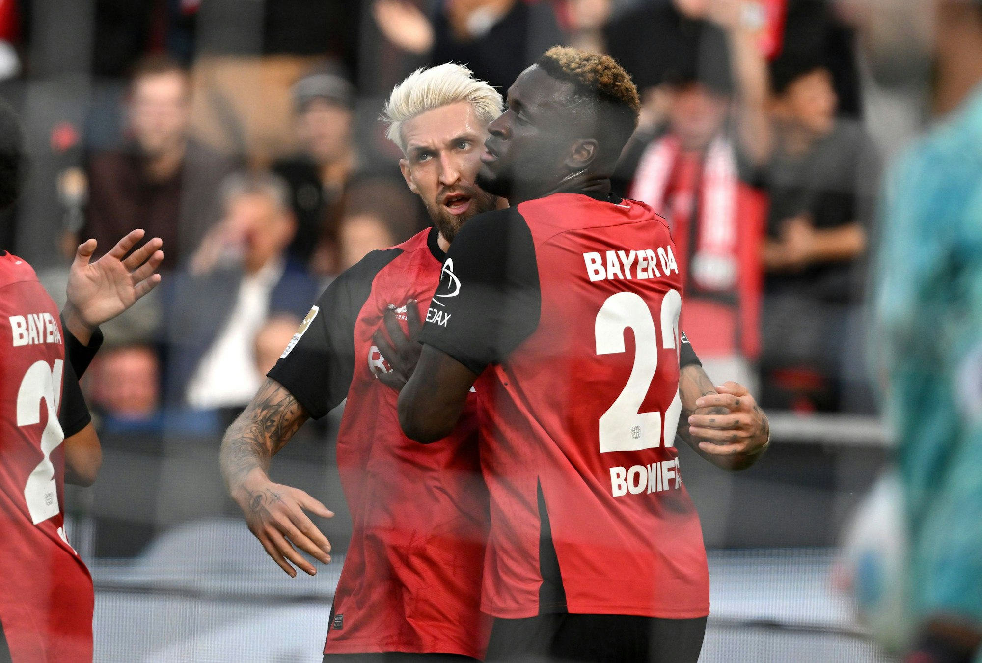 Robert Andrich und Victor Boniface jubeln.