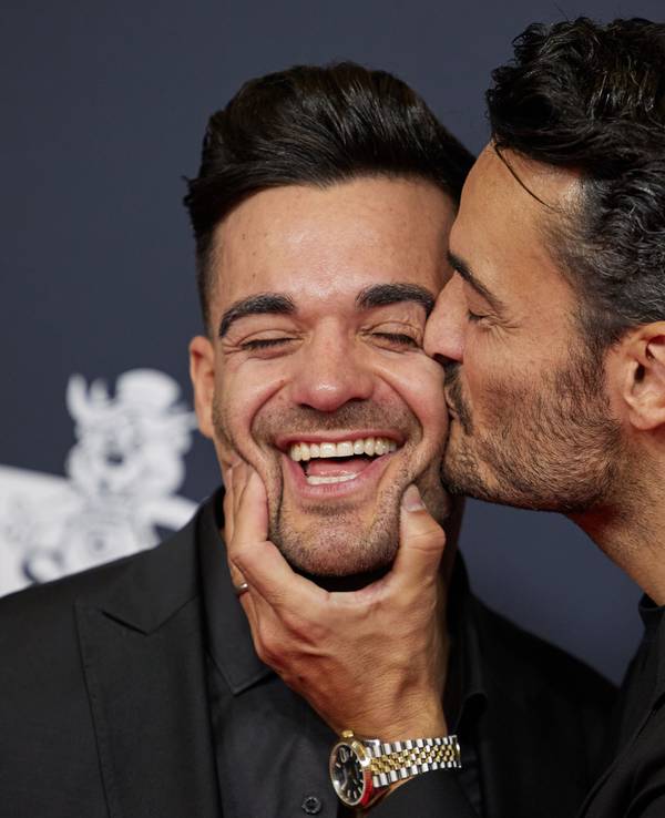 Die Brüder Stefano (l) und Giovanni Zarrella kommen zur Spendengala „Tribute to Bambi-Hilfe für Kinder in Not“ ins JW Marriott Hotel.