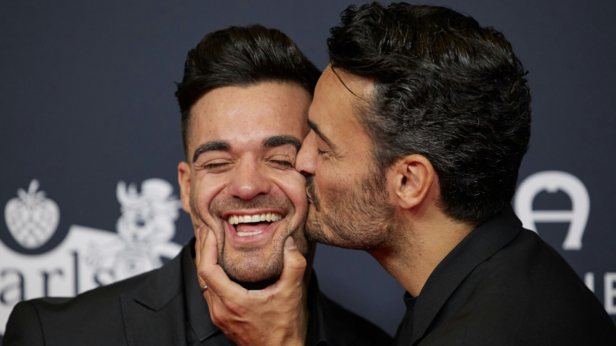 Die Brüder Stefano (l) und Giovanni Zarrella kommen zur Spendengala „Tribute to Bambi-Hilfe für Kinder in Not“ ins JW Marriott Hotel.