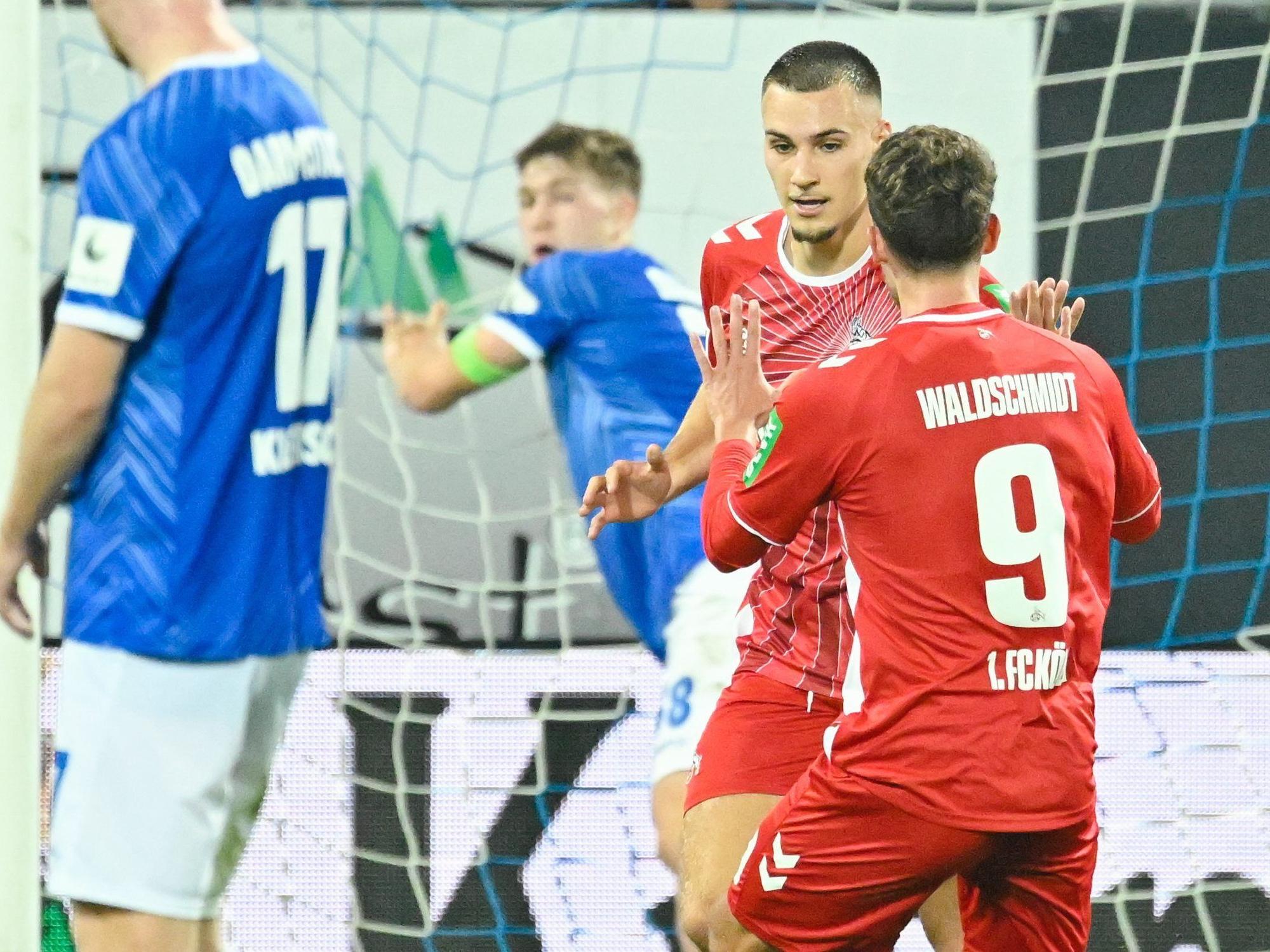 Tim Lemperle jubelt mit Luca Waldschmidt.