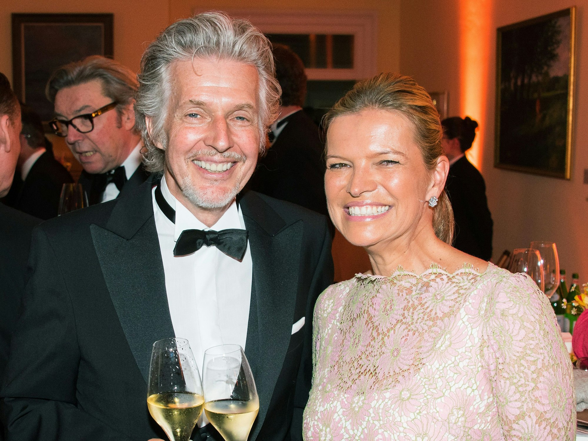 Der Schriftsteller und Laudator Frank Schätzing und seine Frau Sabina Valkieser-Schätzing am 27.4.2015 in Hamburg.