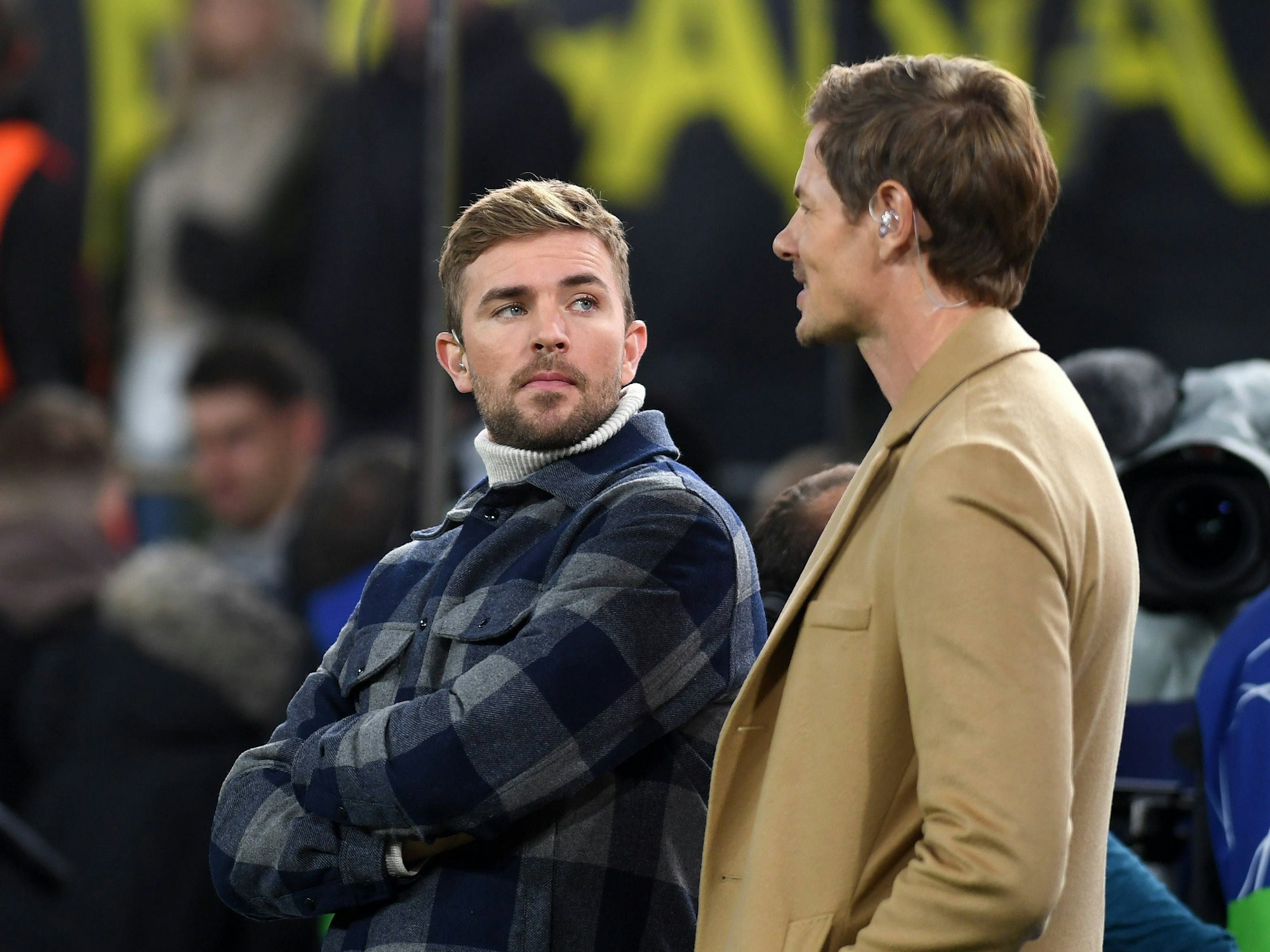 TV-Experte Christoph Kramer gemeinsam mit „Prime“-Moderator Alex Schlüter vor dem Duell zwischen Borussia Dortmund und Celtic Glasgow am 1. Oktober 2024.