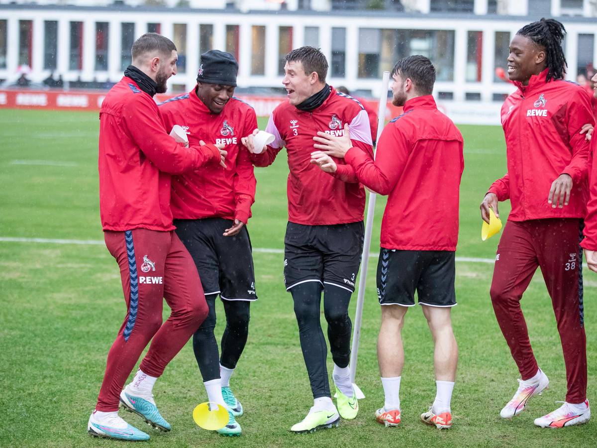Jeff Chabot, Faride Alidou, Dominique Heintz, Jan Thielmann, Elias Baktukanda und Denis Huseinbasic (von links) hier gemeinsam am 2. Januar 2024 beim Training.
