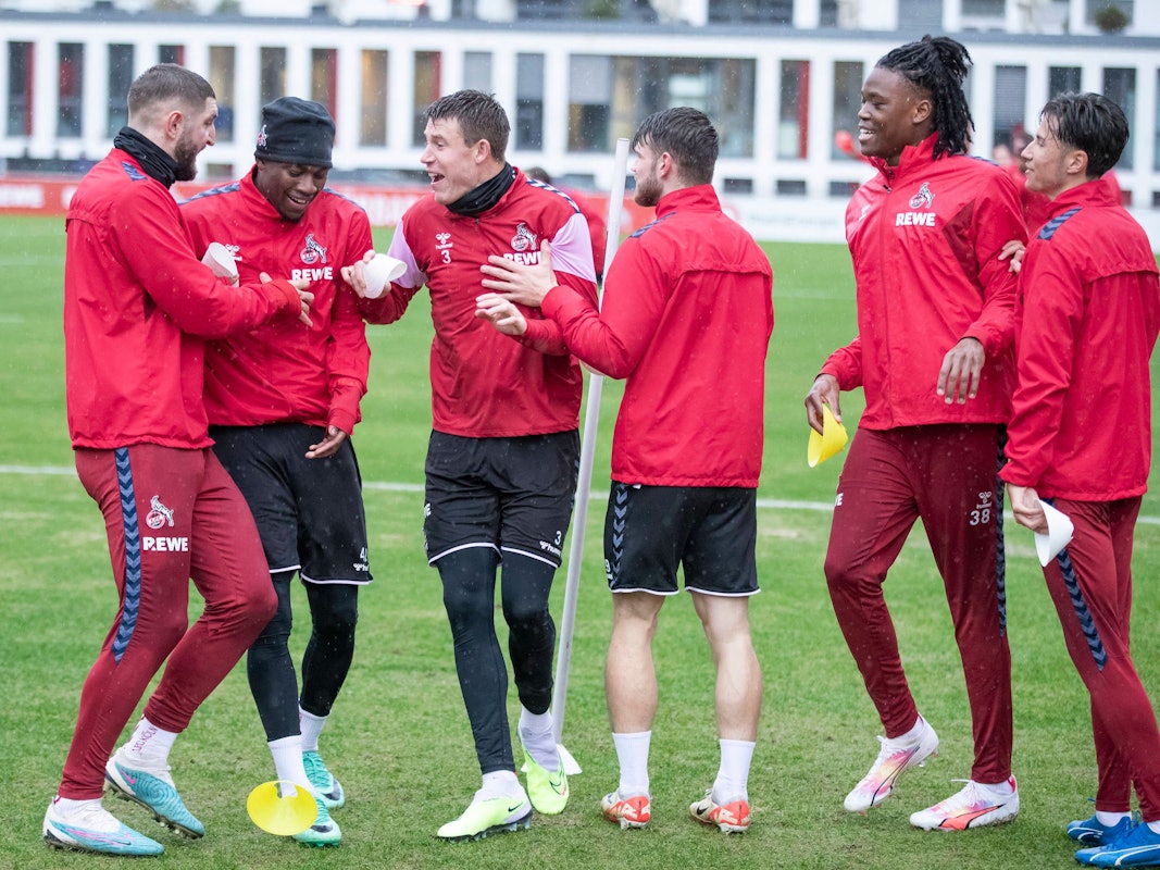 Jeff Chabot, Faride Alidou, Dominique Heintz, Jan Thielmann, Elias Baktukanda und Denis Huseinbasic (von links) hier gemeinsam am 2. Januar 2024 beim Training.