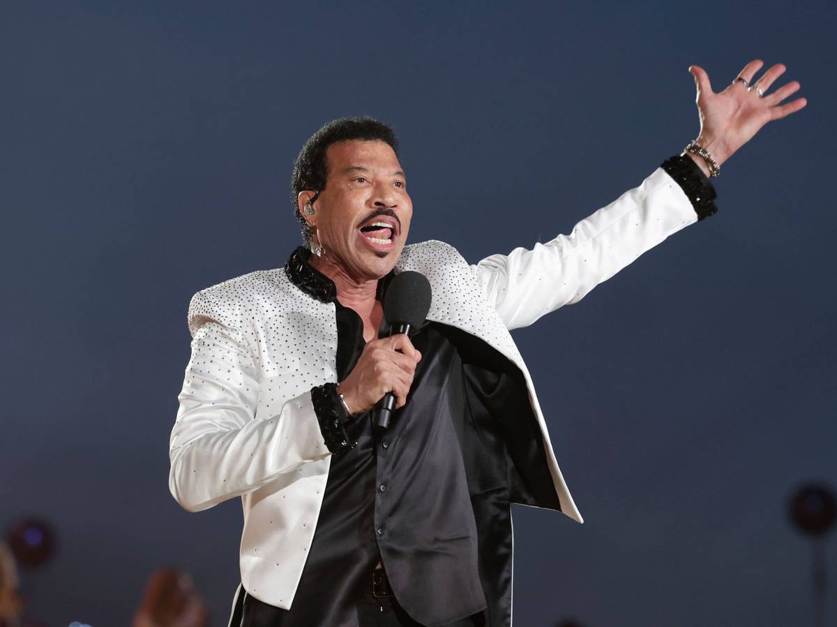 Lionel Richie, Sänger aus den USA, tritt während des Konzerts auf Schloss Windsor zu Ehren des britischen Königspaars auf.