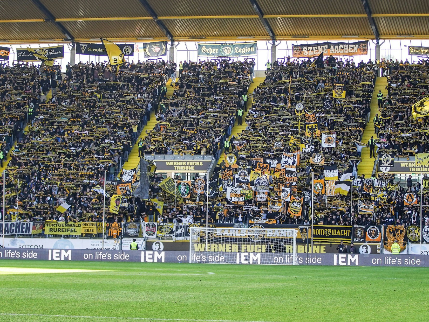 Alemannia-Fans am Tivoli.