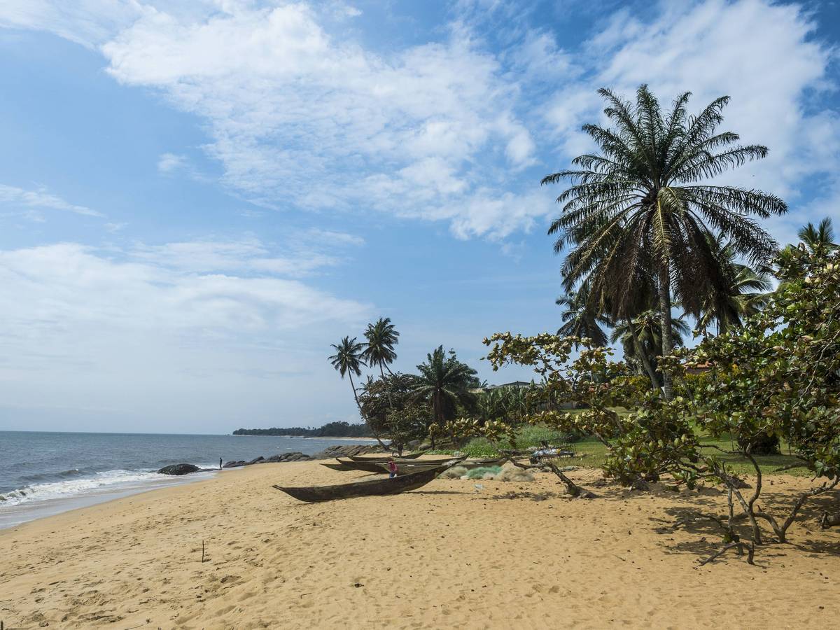 Der wunderschöne Strand in Kribi, Kamerun (Afrika).