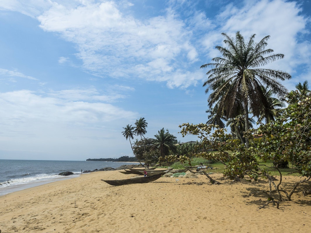 Der wunderschöne Strand in Kribi, Kamerun (Afrika).
