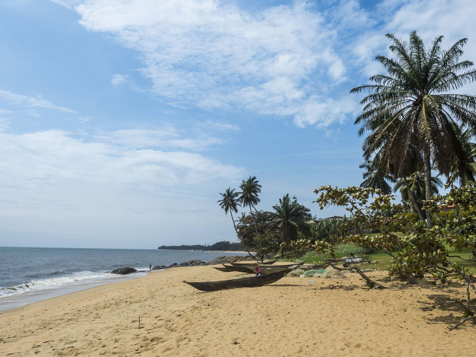 Der wunderschöne Strand in Kribi, Kamerun (Afrika).
