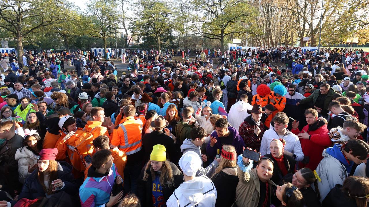 Sessionsauftakt auf der Uniwiese.