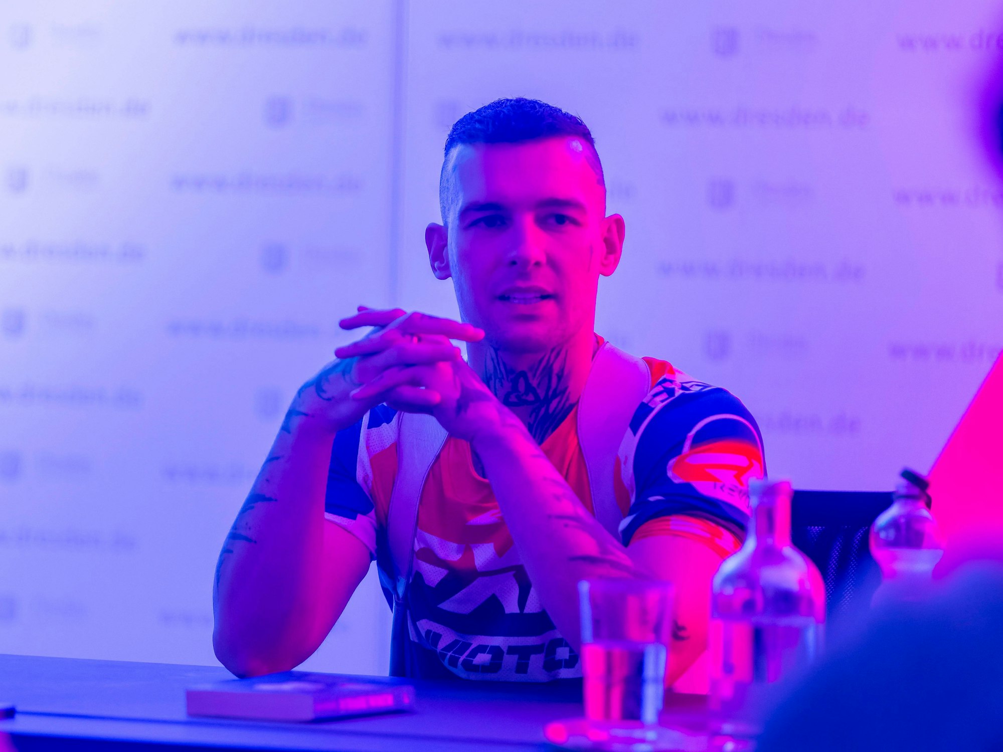 Eric Stehfest liest aus seinem Buch.