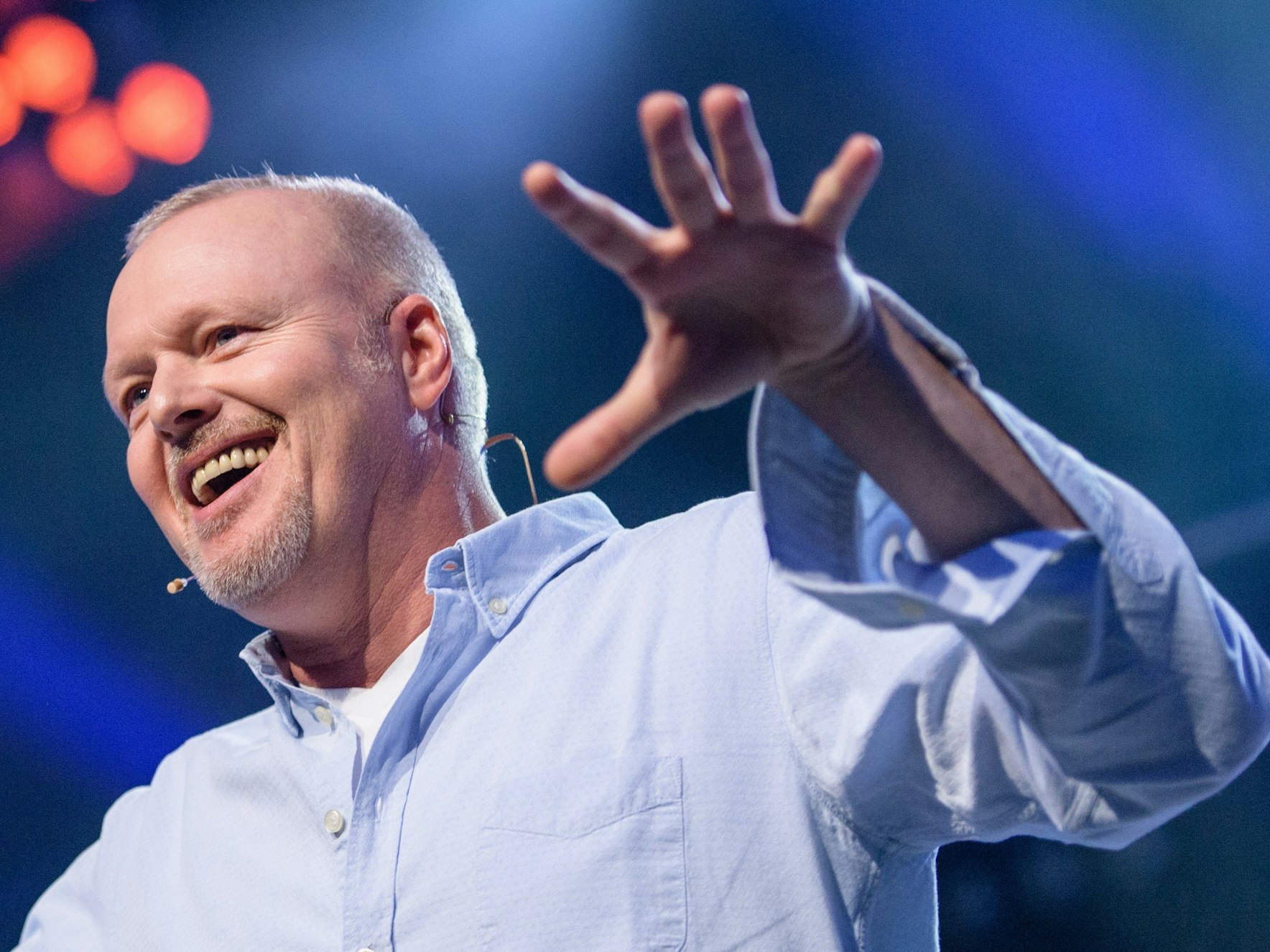 Stefan Raab kommt im Dezember mit einer neuen Live-Show zurück – mit einem bekannten Comedian an Bord.