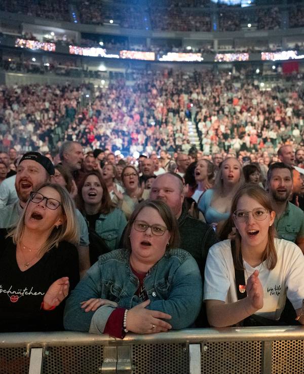 „Kölle singt“ ist das große Mitsing-Konzert von Björn Heuser in der Lanxess-Arena.