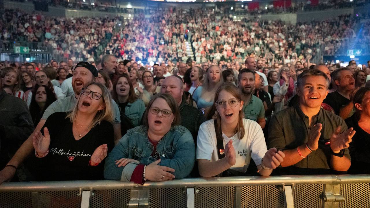 „Kölle singt“ ist das große Mitsing-Konzert von Björn Heuser in der Lanxess-Arena.