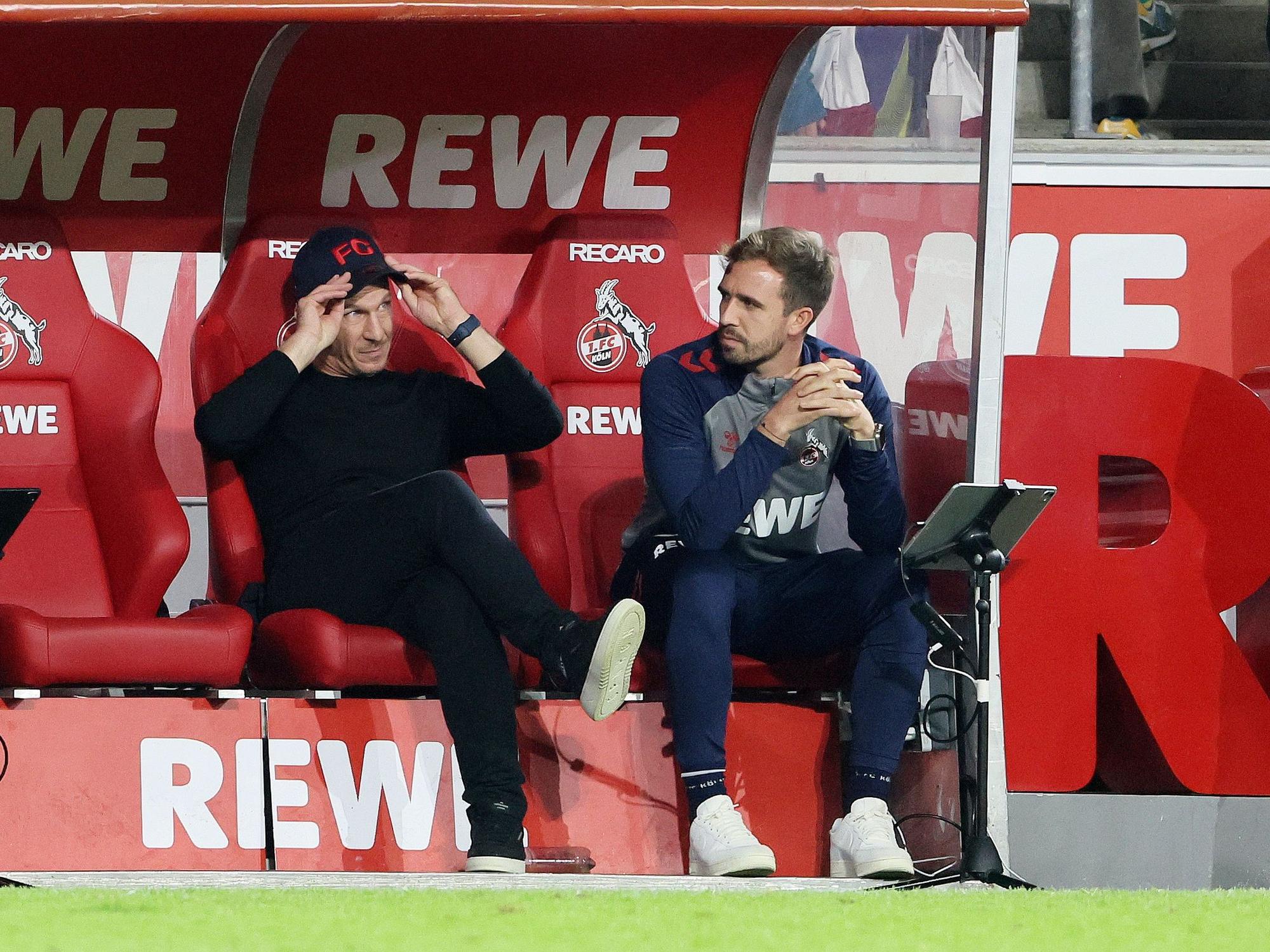 Gerhard Struber und Bernd Eibler auf der Bank des 1. FC Köln.