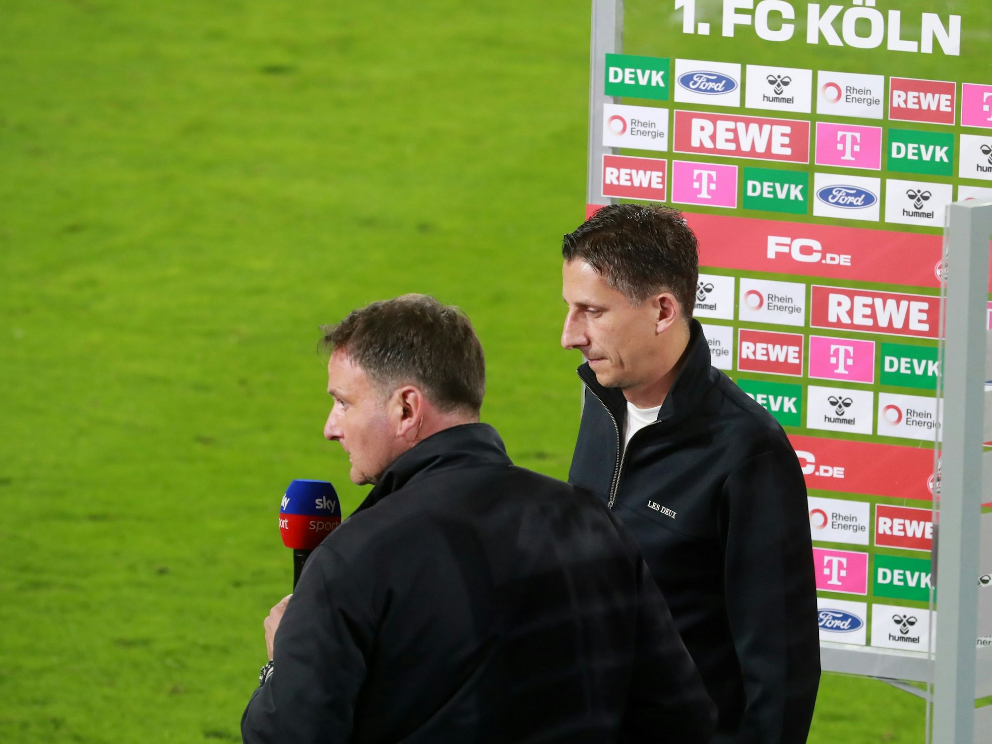 FC-Sportboss Christian Keller (r.) nach der Niederlage gegen Paderborn im Sky-Interview. (Foto: 25. Oktober 2024)