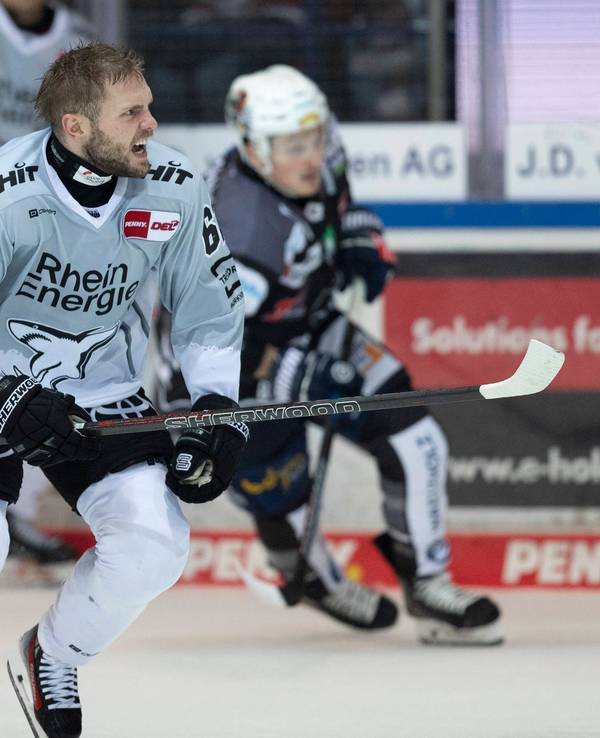 Parker Tuomie im Trikot der Kölner Haie.