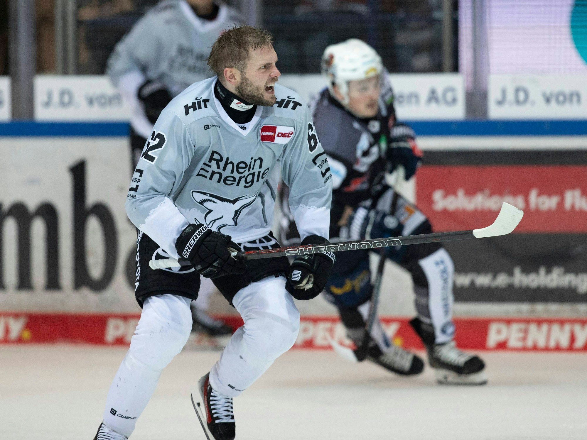Parker Tuomie im Trikot der Kölner Haie.