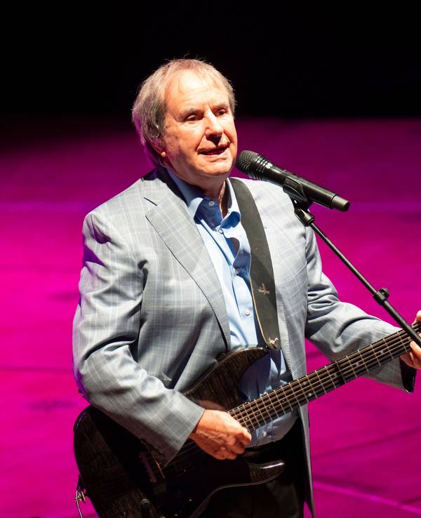 Chris de Burgh spielt ein Solo-Konzert in der Philharmonie.