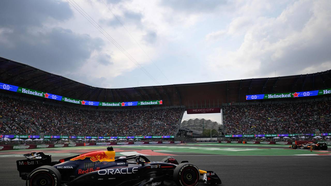 Max Verstappen auf der Strecke in Mexiko.