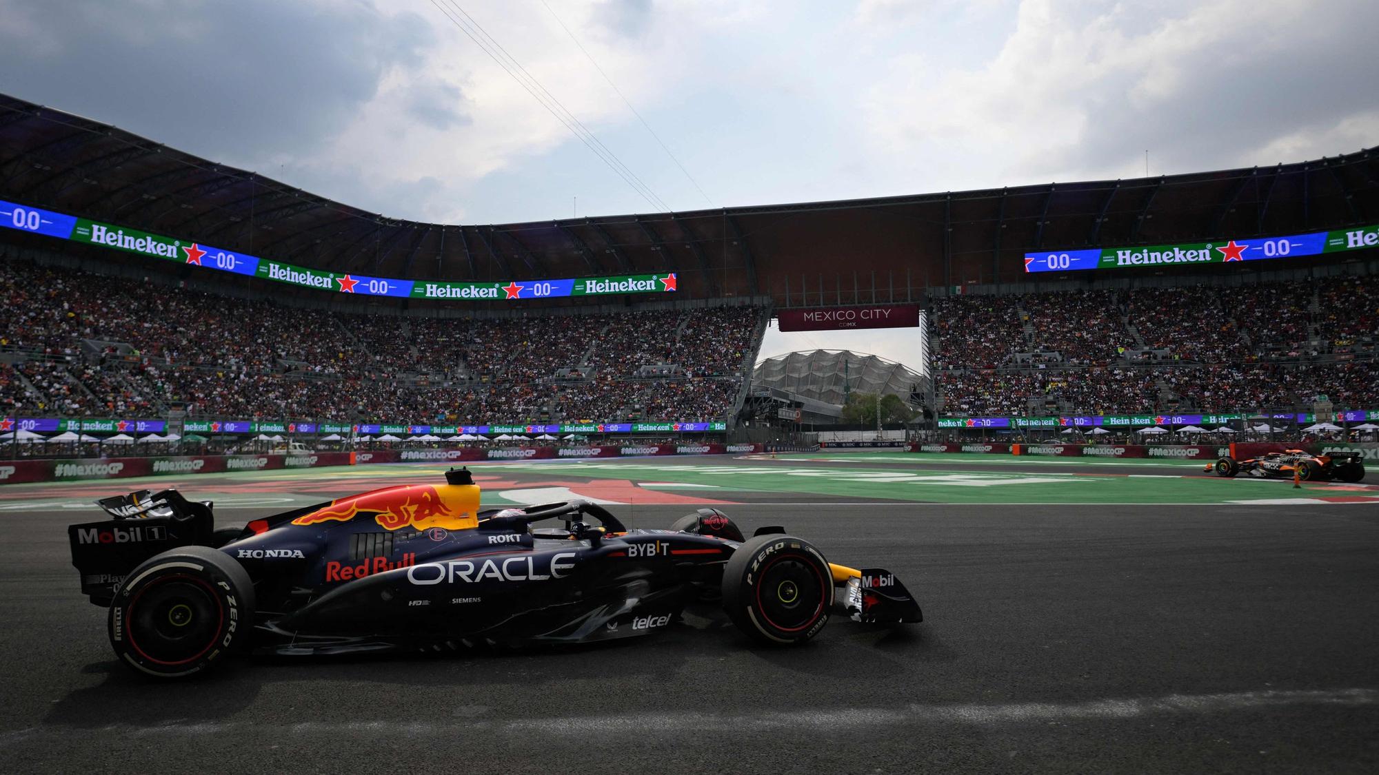 Max Verstappen auf der Strecke in Mexiko.