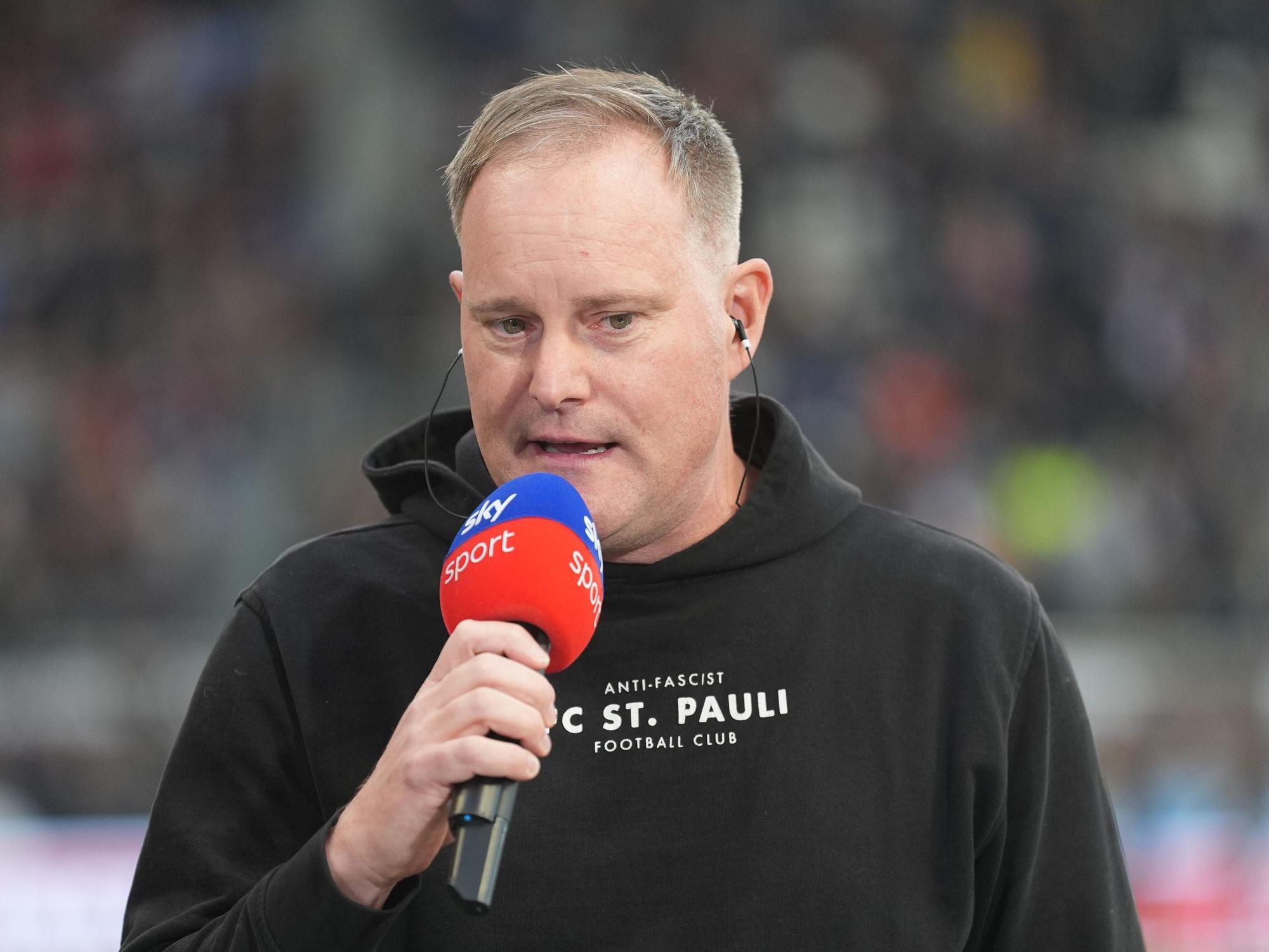 St. Paulis Präsident Oke Göttlich spricht während eines Interviews mit dem Pay-TV-Sender Sky Sport.