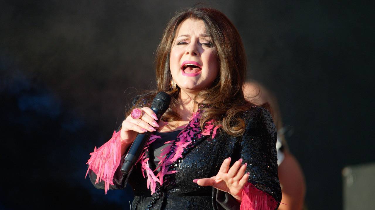 Die Sängerin Marianne Rosenberg steht im August 2022 beim Schlager-Event „Lieblingslieder“ in der Rheinaue in Bonn auf der Bühne.