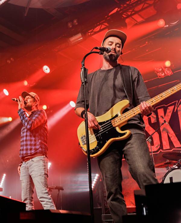 Die Kölner Band Fiasko auf der Bühne bei ihrem Konzert zum zehnjährigen Jubiläum.