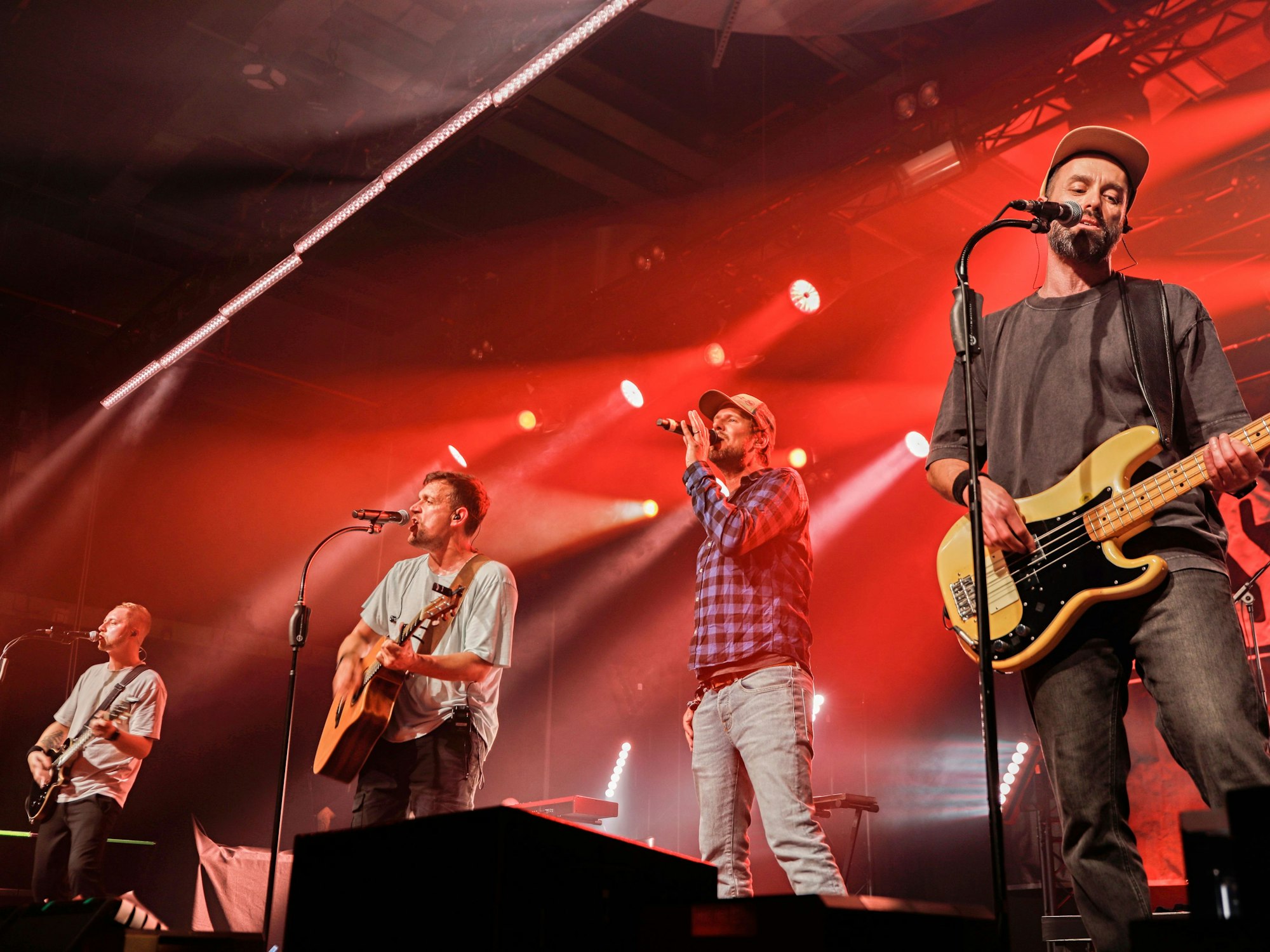 Die Kölner Band Fiasko auf der Bühne bei ihrem Konzert zum zehnjährigen Jubiläum.