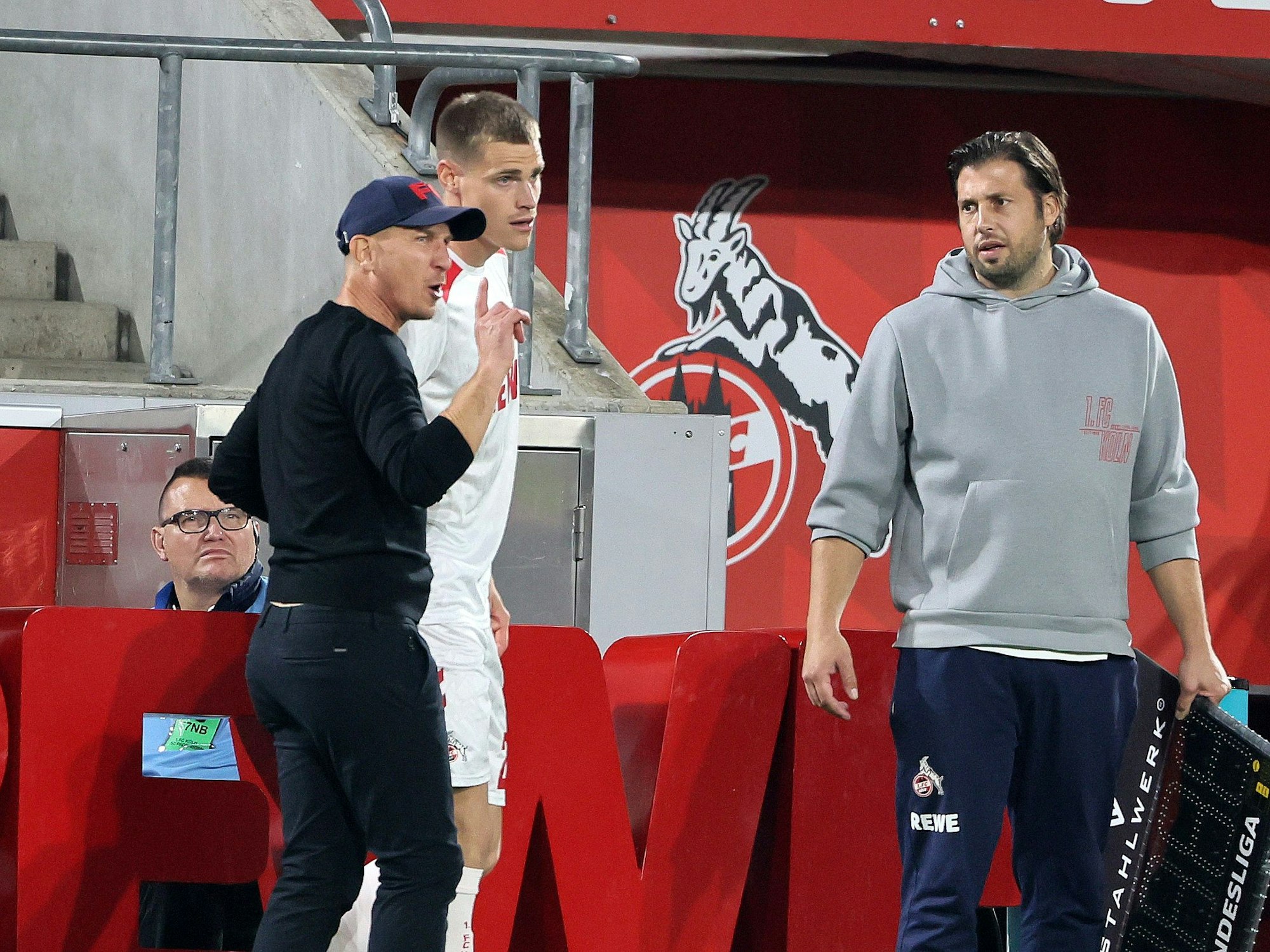 Gerhard Struber wechselt Steffen Tigges gegen Paderborn ein.