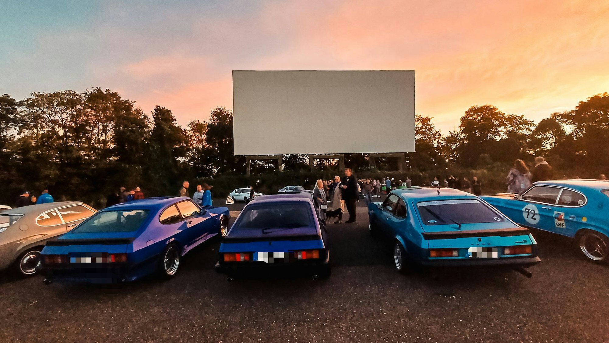 Bei perfektem Wetter fand am Samstag (26. Oktober 2024) im Kölner Autokino die Veranstaltung Capri meets Manta statt.