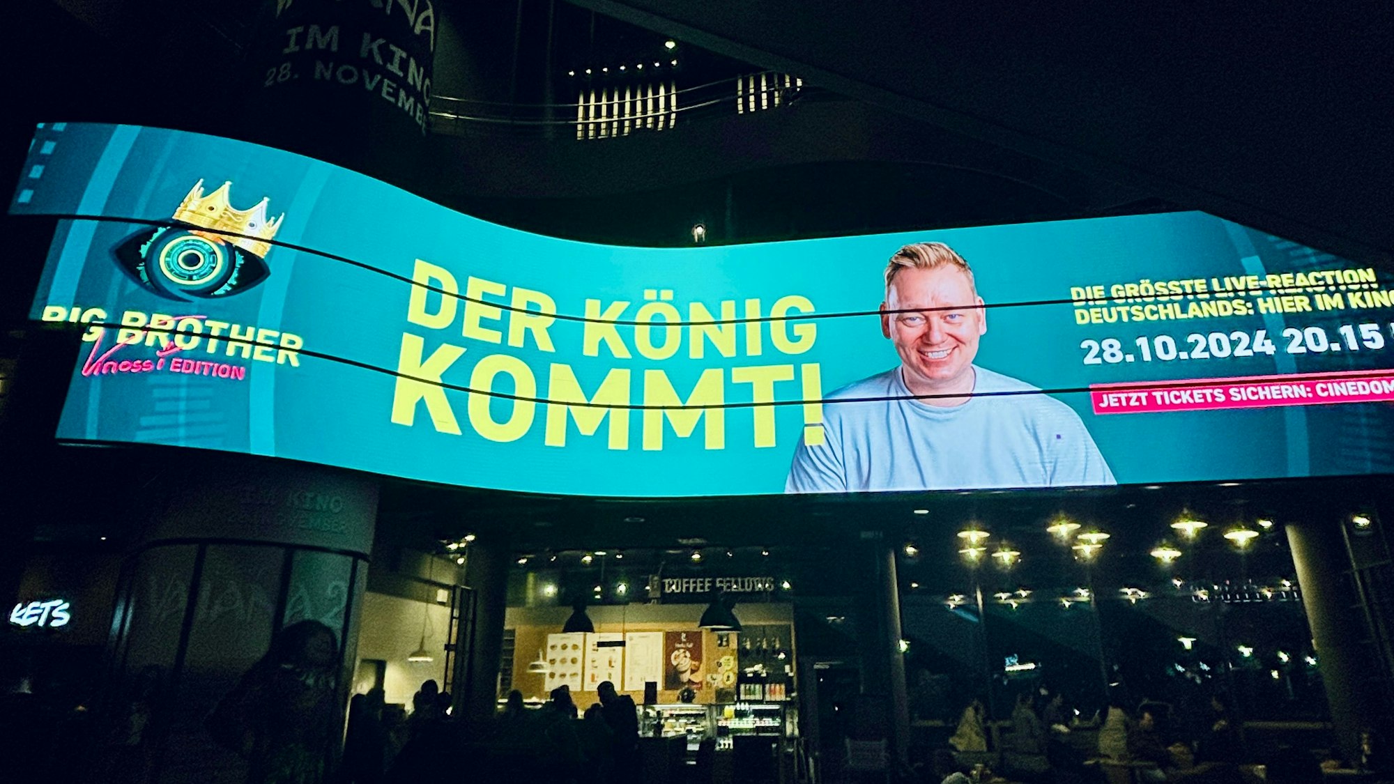 Knossi-Werbung im Cinedom.